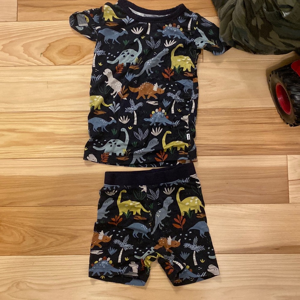 2T little sleepies shorts & t shirt pajama set